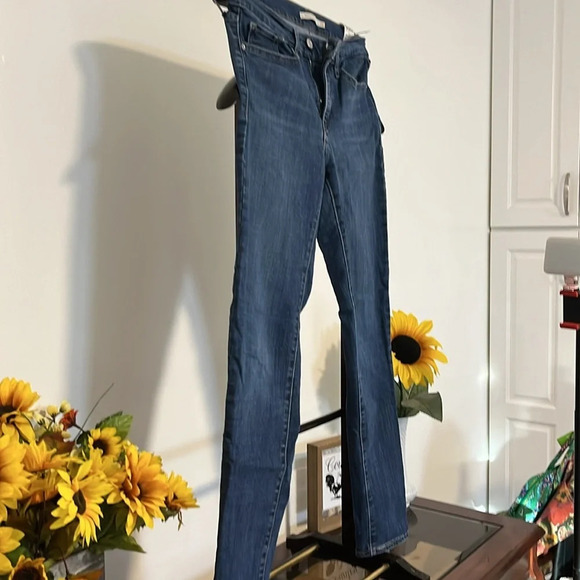 Levi Strauss and Company women’s size 28 waist 28 leg 30 Straight leg jeans - Picture 6 of 9